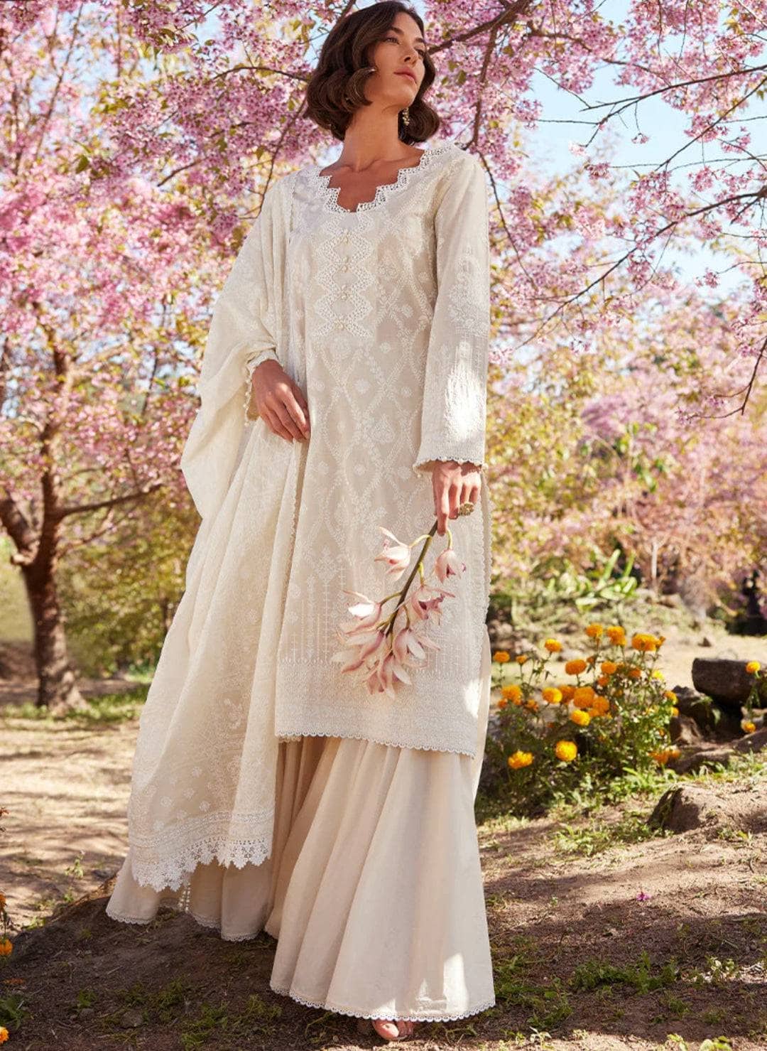 Img_image_lawnkari_lawn_23_awwal_boutique