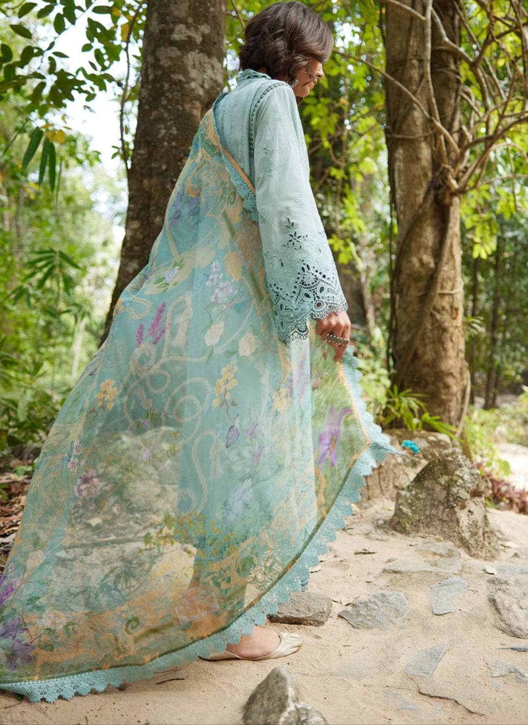 img_image_lawnkari_lawn_23_awwal_boutique