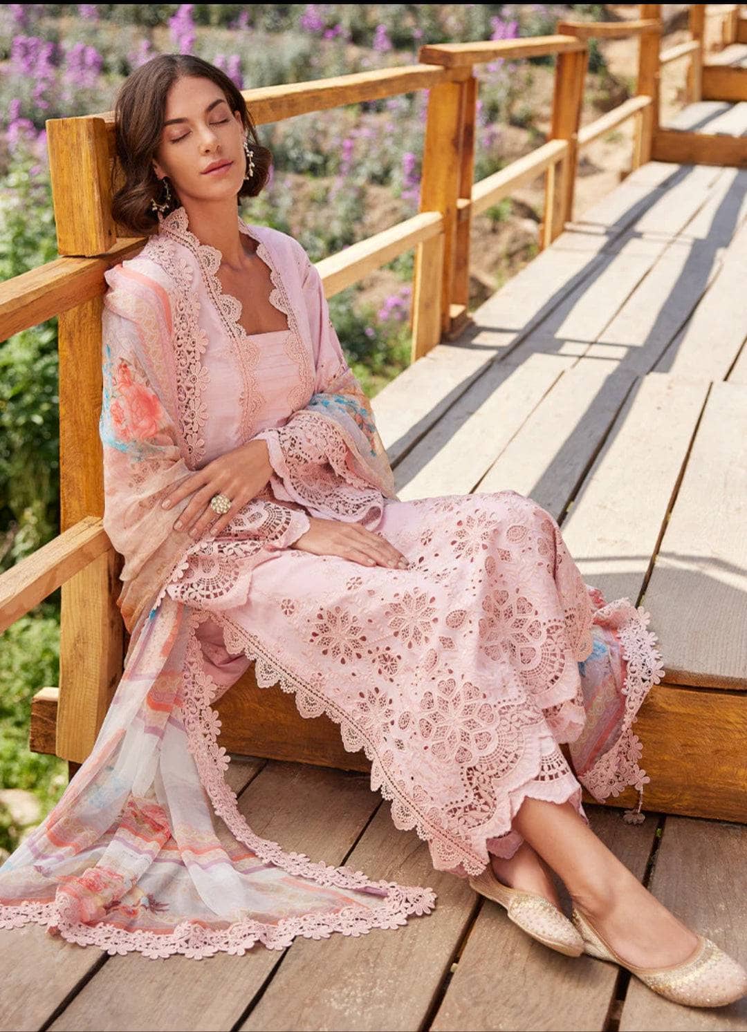 img_image_lawnkari_lawn_23_awwal_boutique