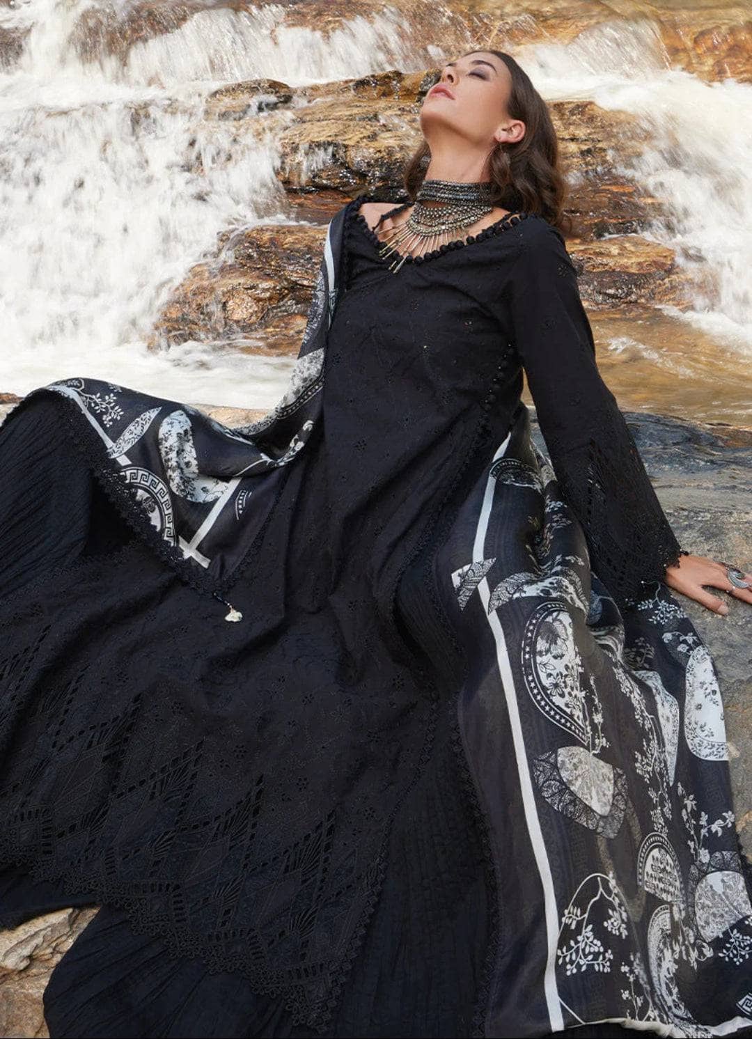 Img_image_lawnkari_lawn_23_awwal_boutique