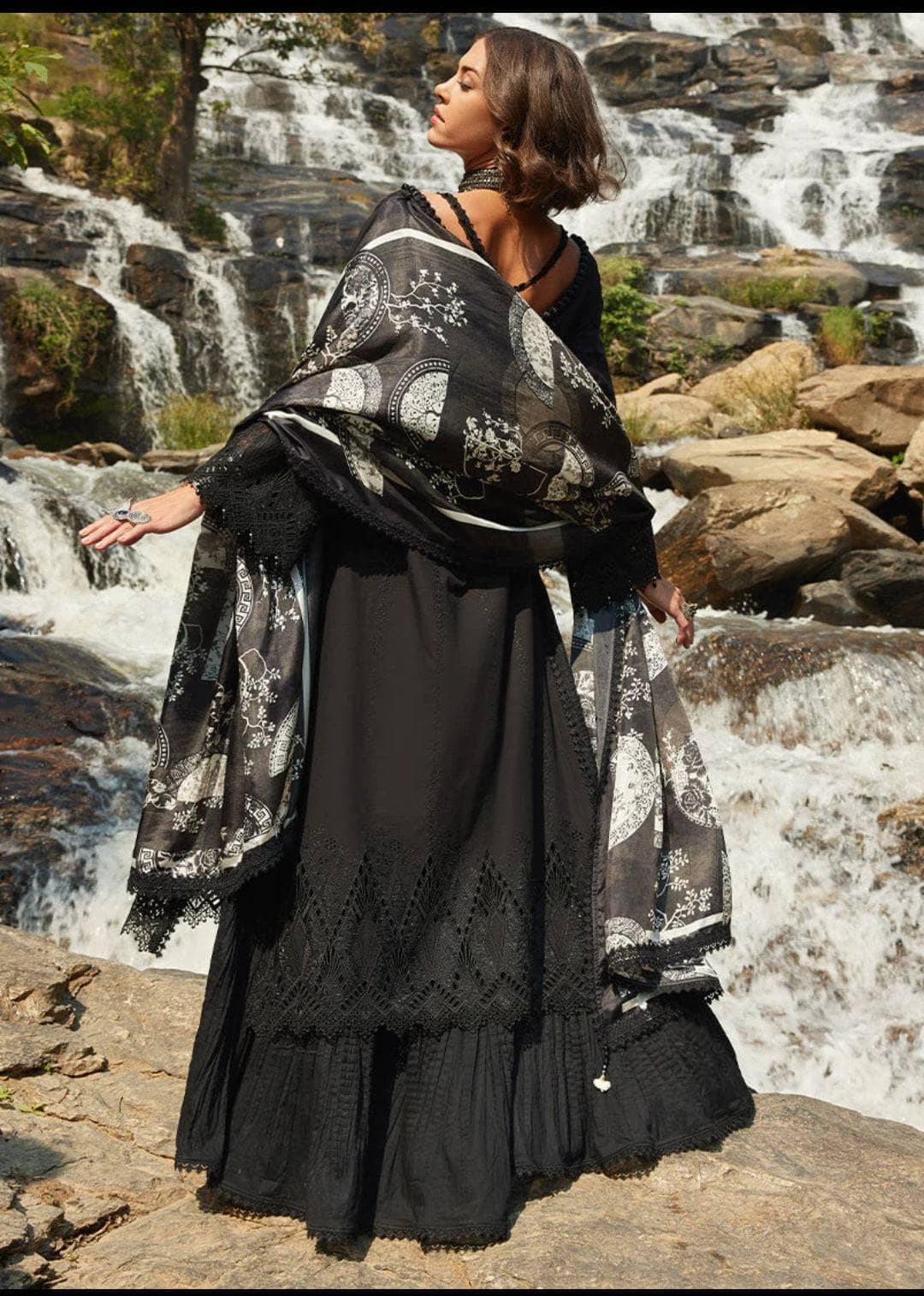 Img_image_lawnkari_lawn_23_awwal_boutique