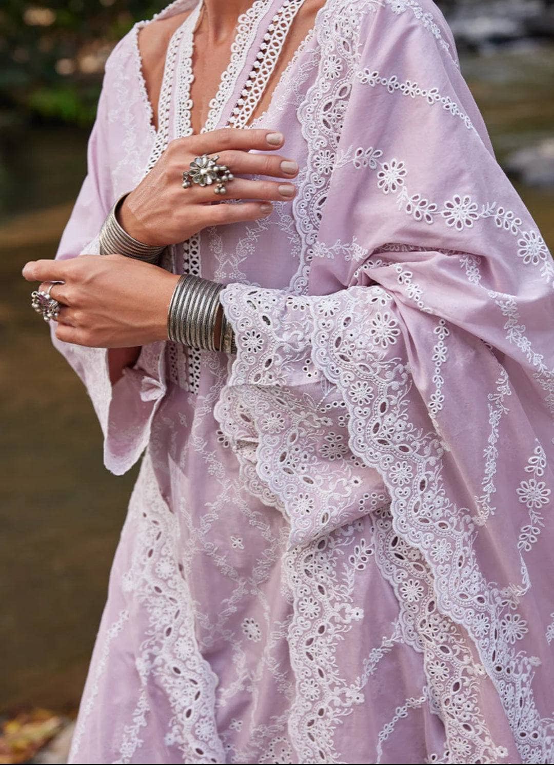 img_image_lawnkari_lawn_23_awwal_boutique