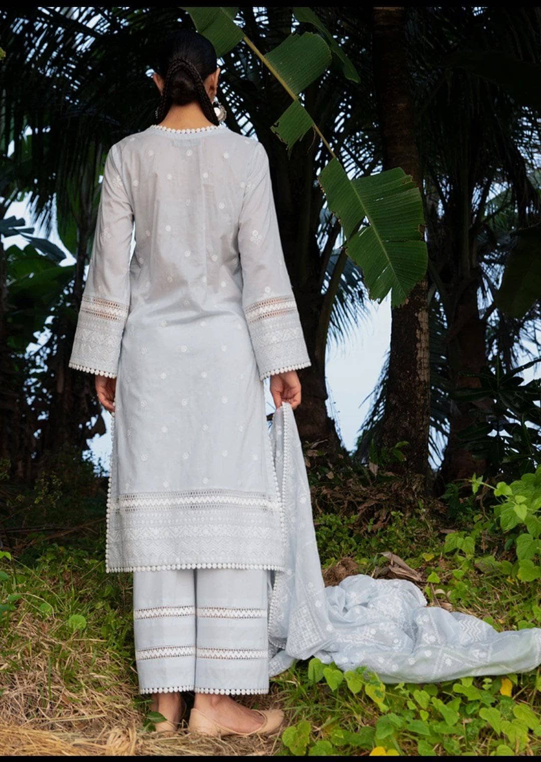 img_image_lawnkari_lawn_2021_awwal_boitique