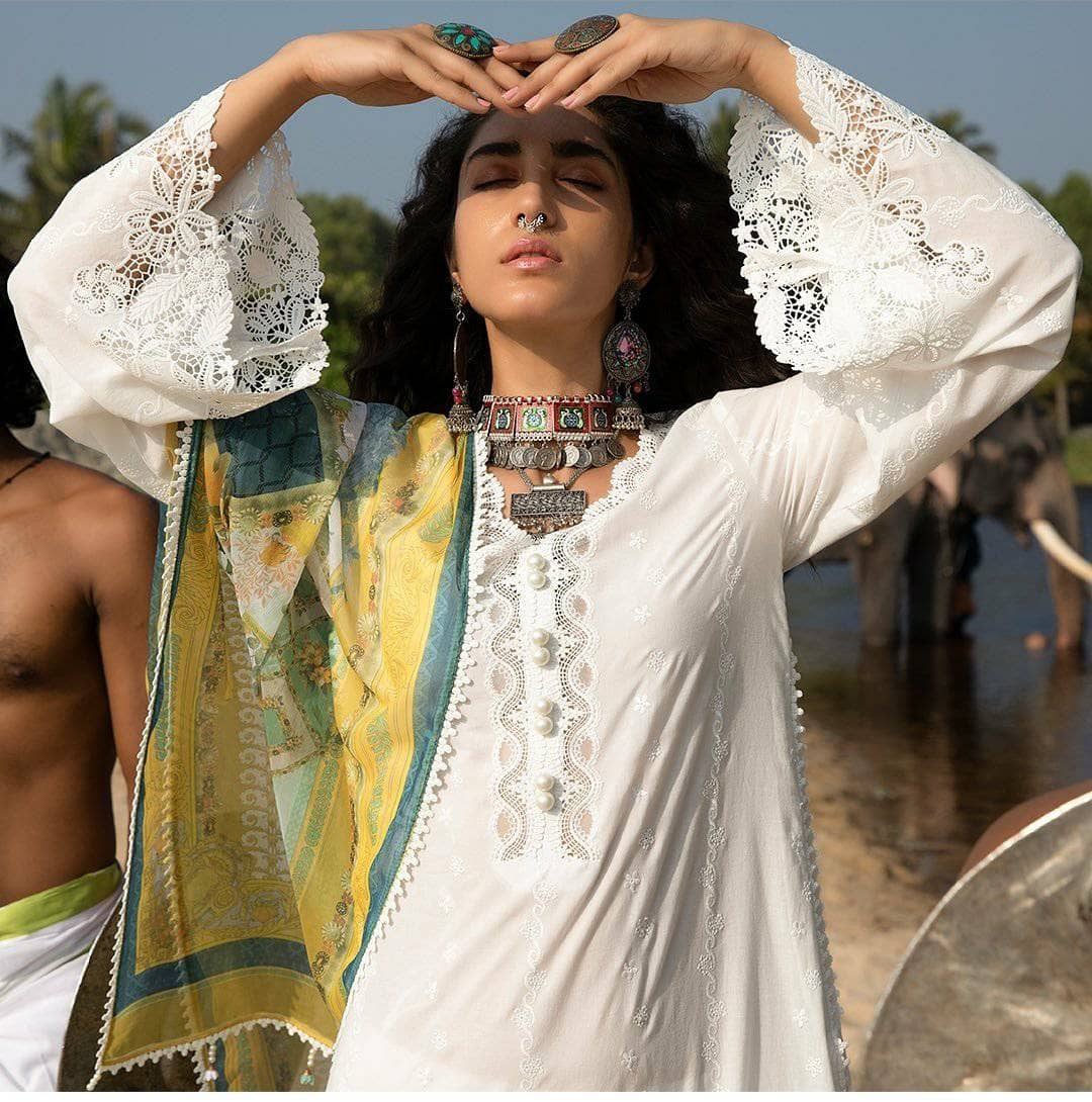 img_image_lawnkari_lawn_2021_awwal_boitique