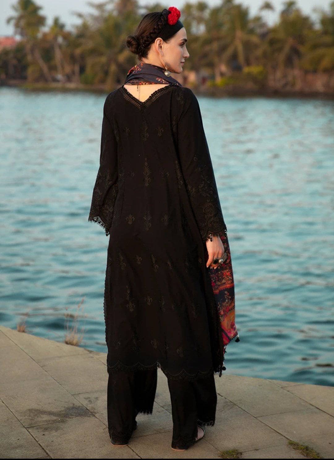 img_image_lawnkari_lawn_2021_awwal_boitique