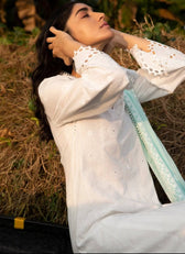 img_image_lawnkari_lawn_2021_awwal_boitique