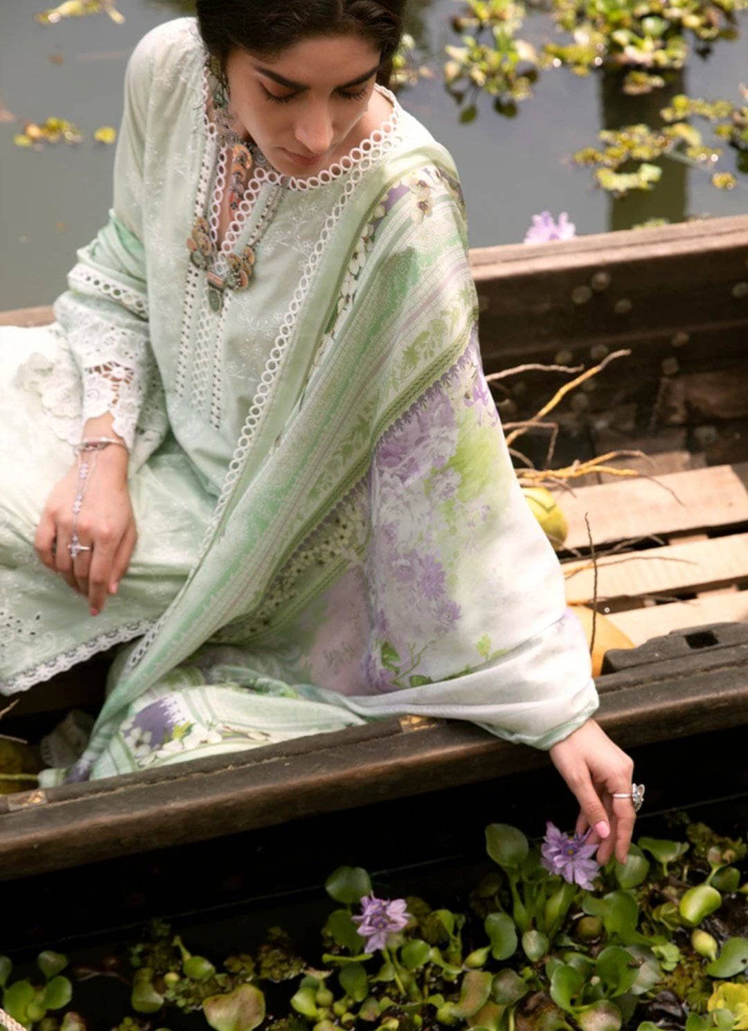 img_image_lawnkari_lawn_2021_awwal_boitique