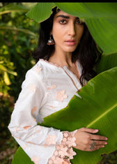 img_image_lawnkari_lawn_2021_awwal_boitique