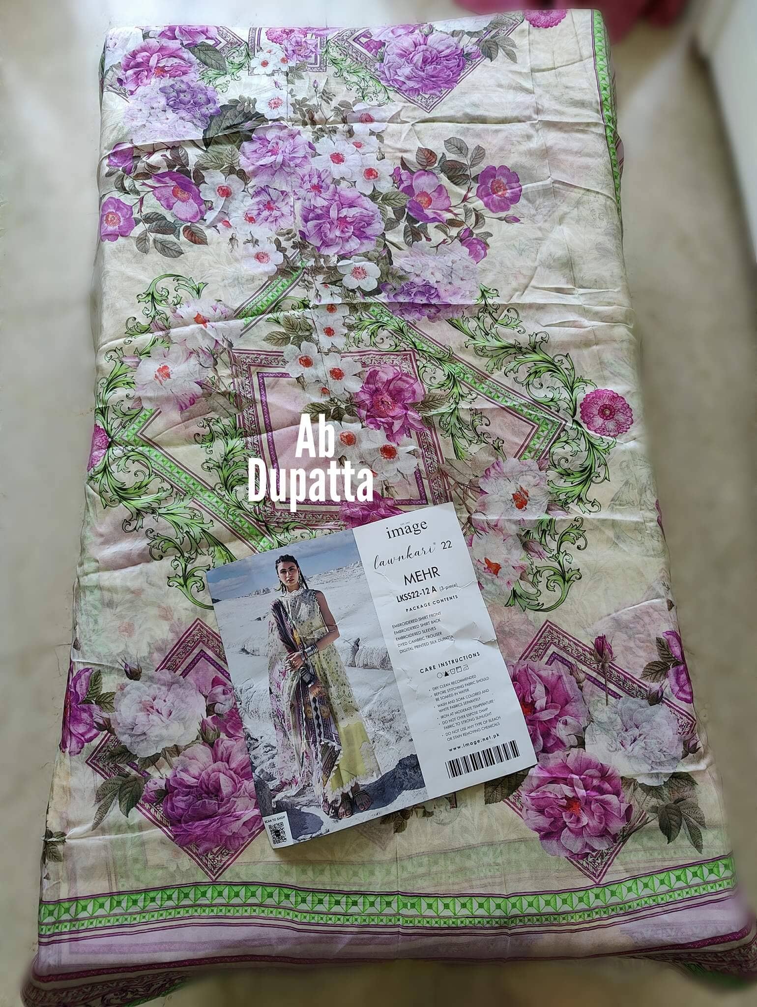 img_open_pic_image_lawnkari_awwal_boutique
