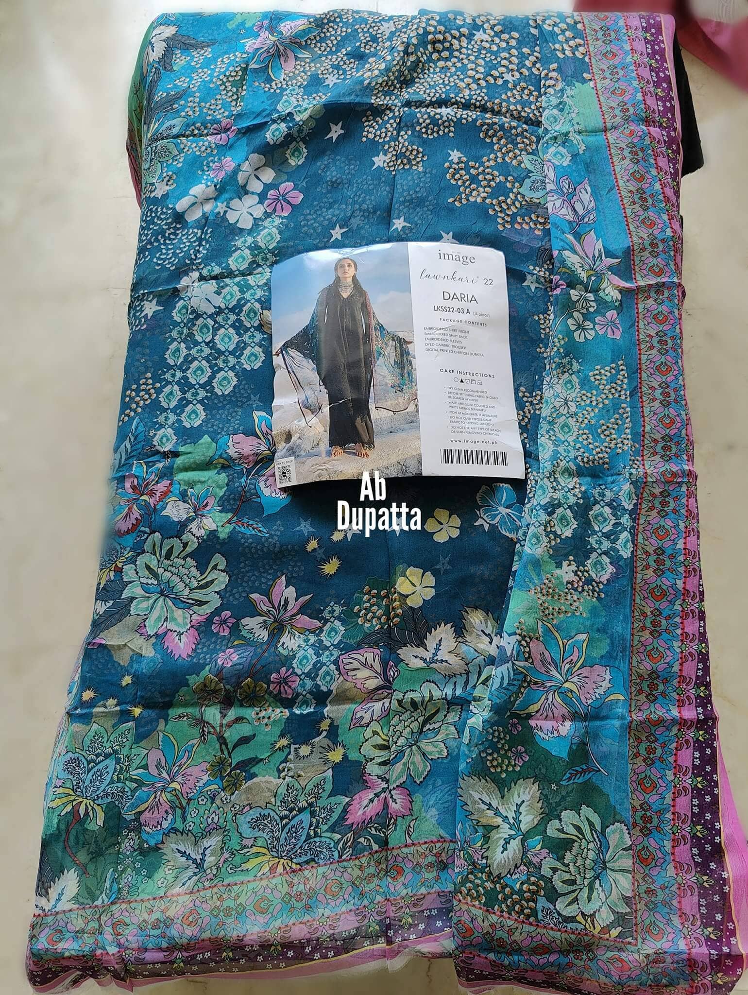 img_open_pic_image_lawnkari_awwal_boutique