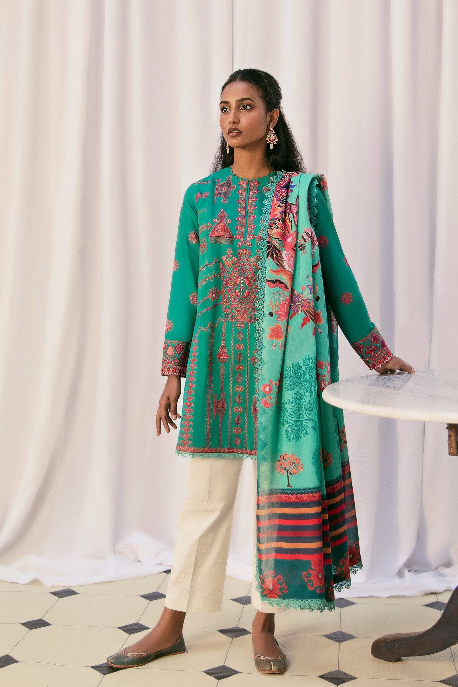 Restocked/Zaha Lawn 2021/NAHID (ZL21-10 B)