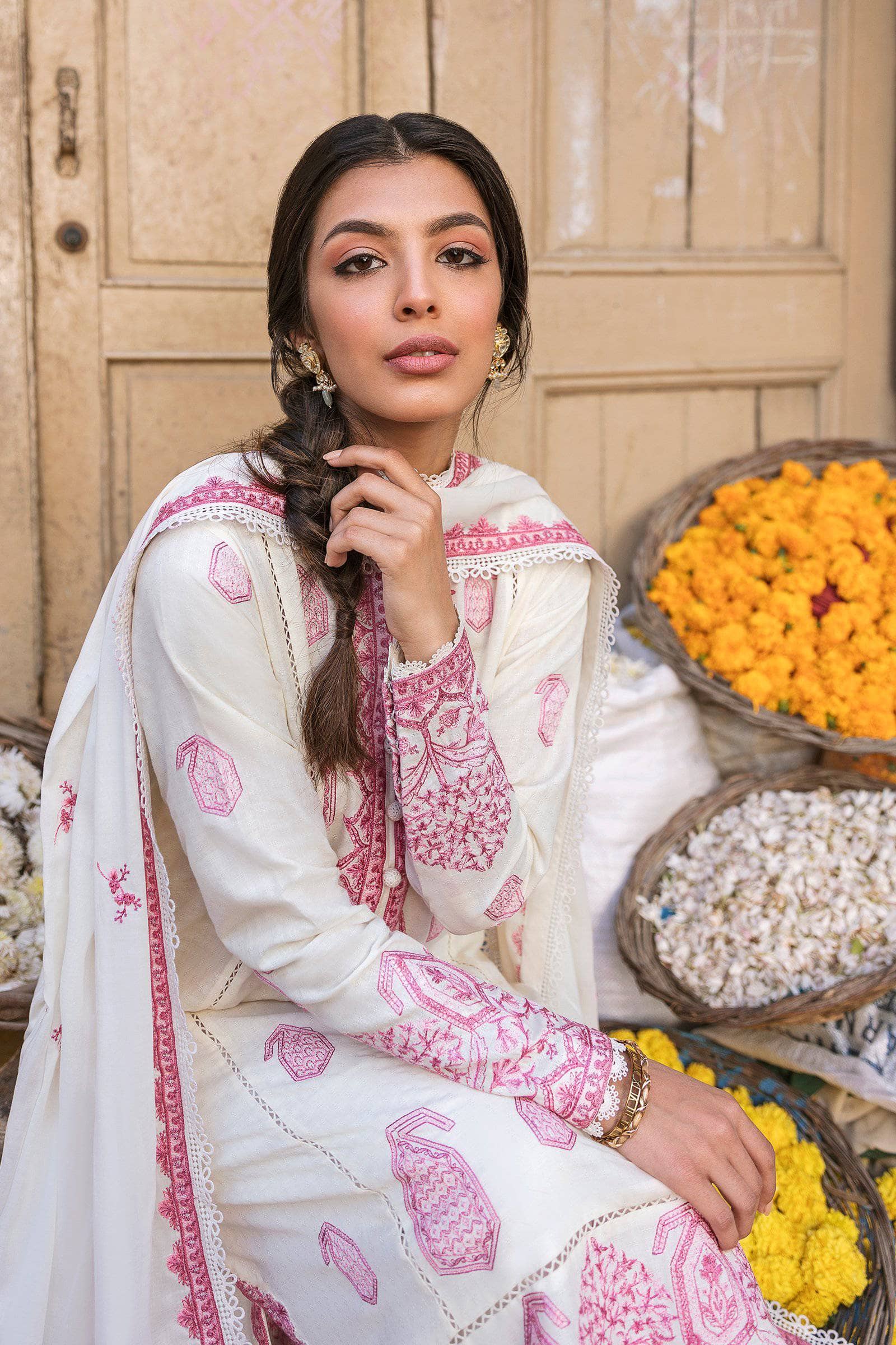 img_zaha_lawn_2021_awwal_boutique