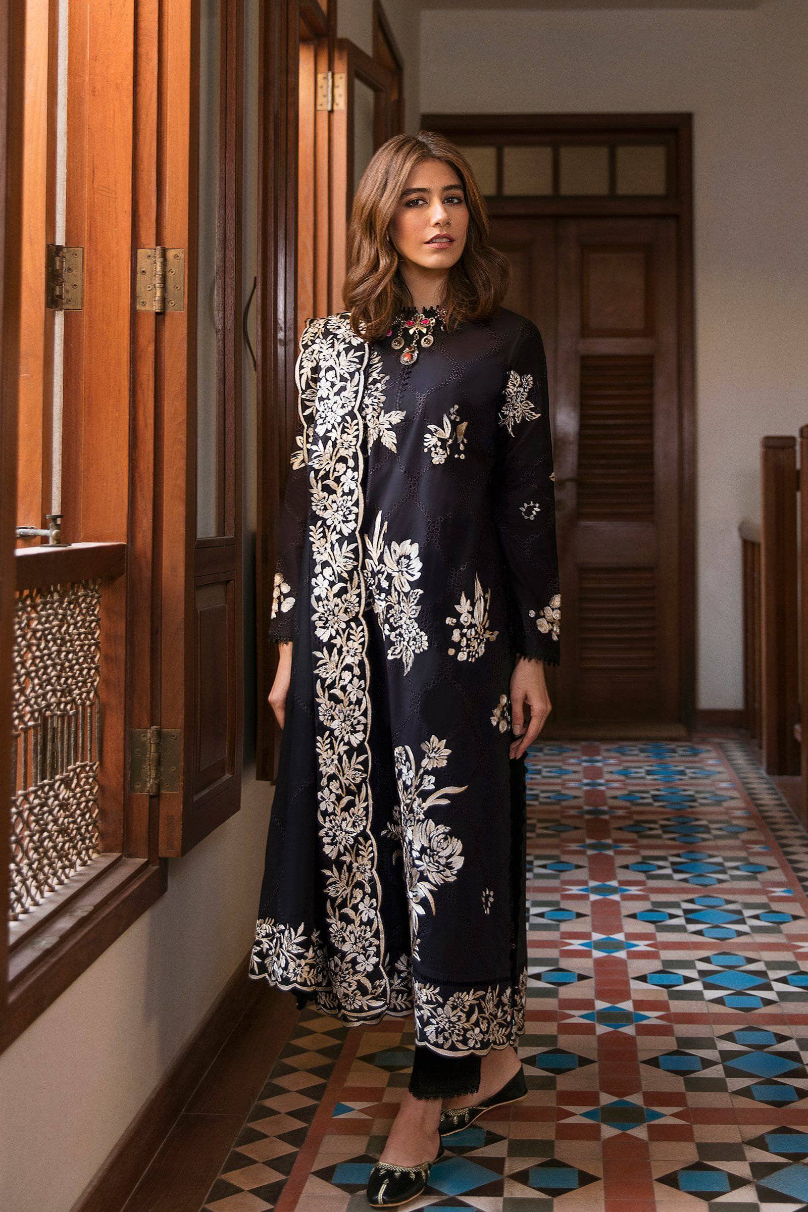 img_zaha_lawn_2021_awwal_boutique