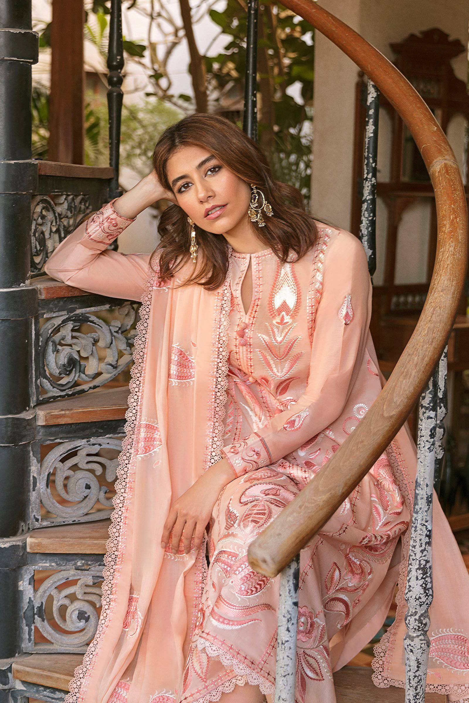 img_zaha_lawn_2021_awwal_boutique