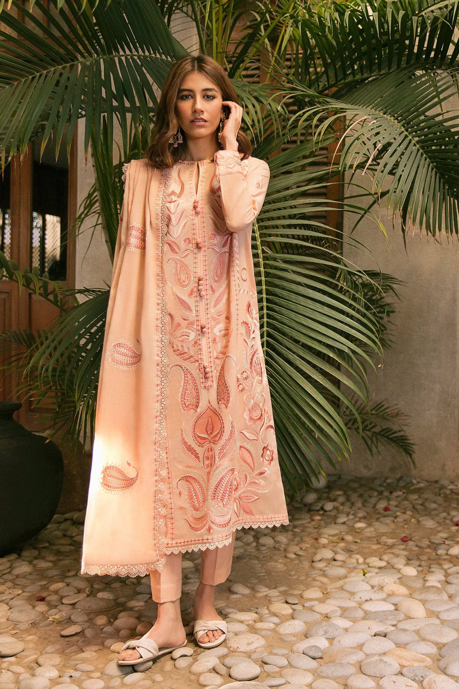 img_zaha_lawn_2021_awwal_boutique