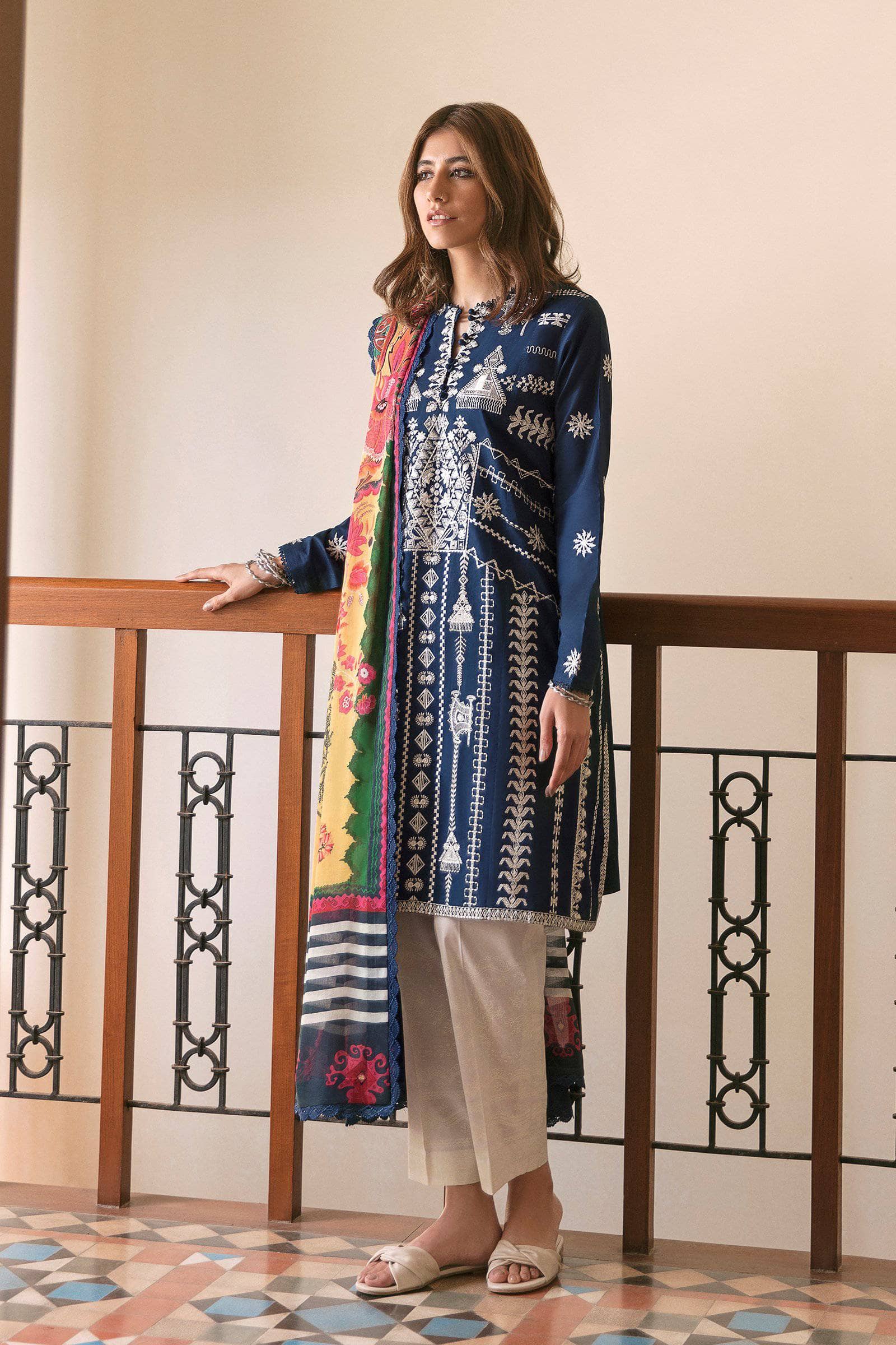 img_zaha_lawn_2021_awwal_boutique