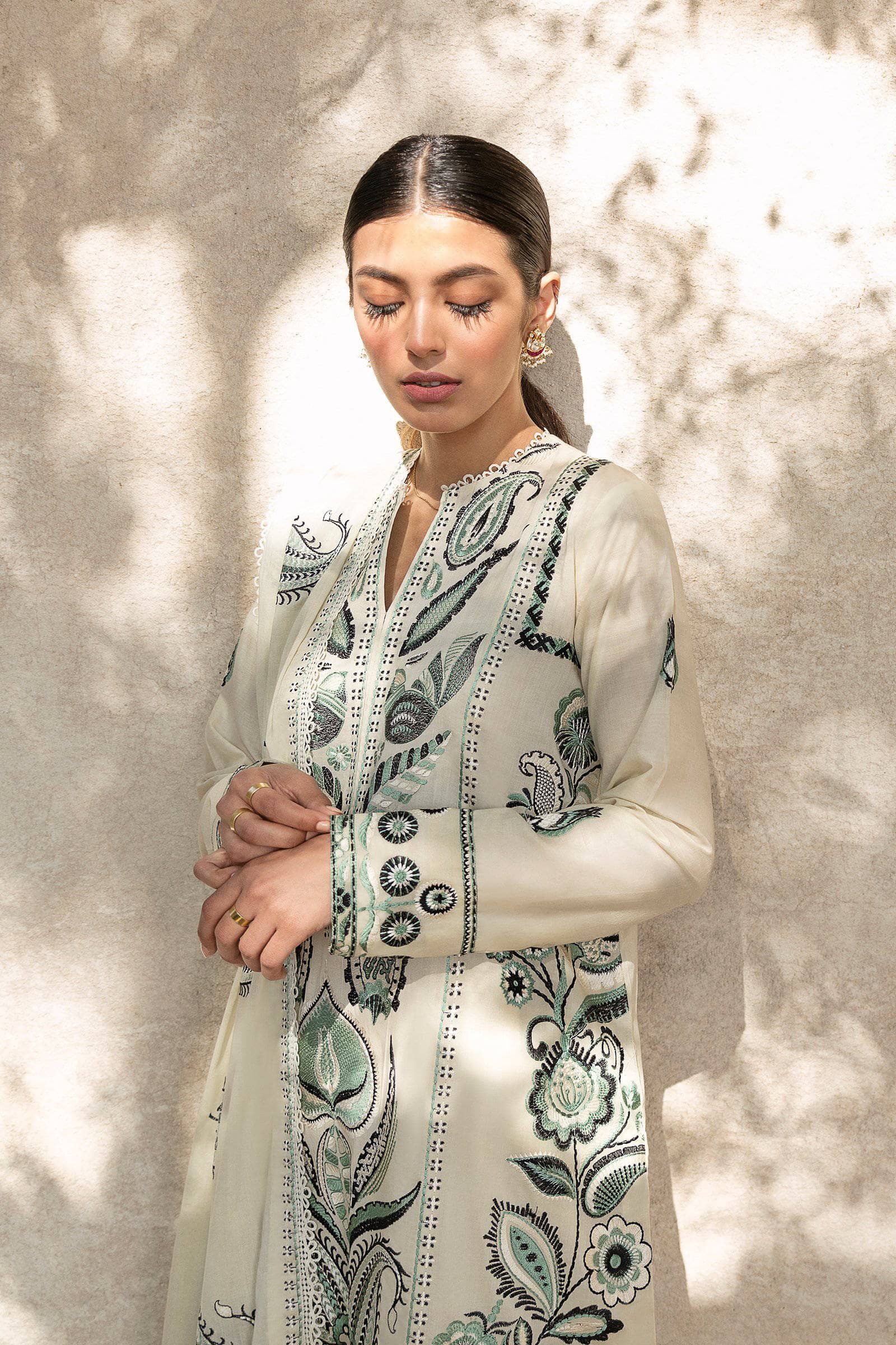 img_zaha_lawn_2021_awwal_boutique