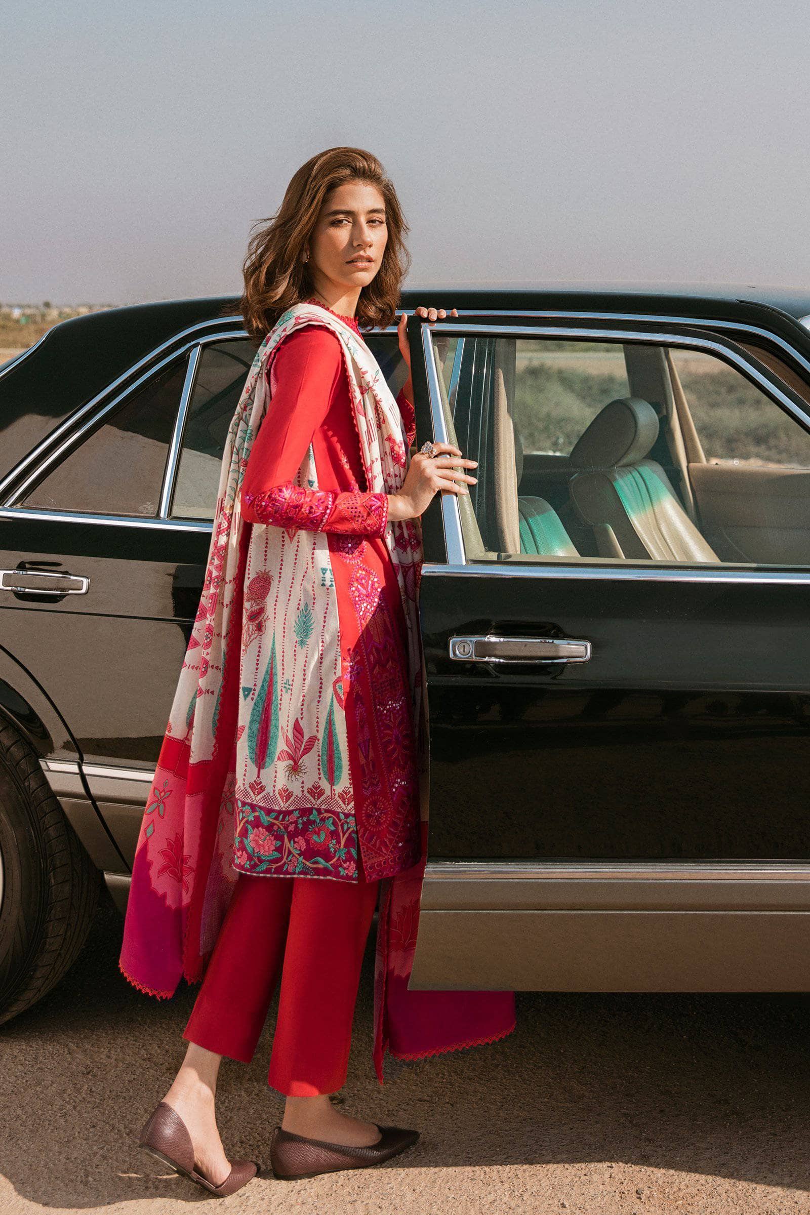 img_zaha_lawn_2021_awwal_boutique