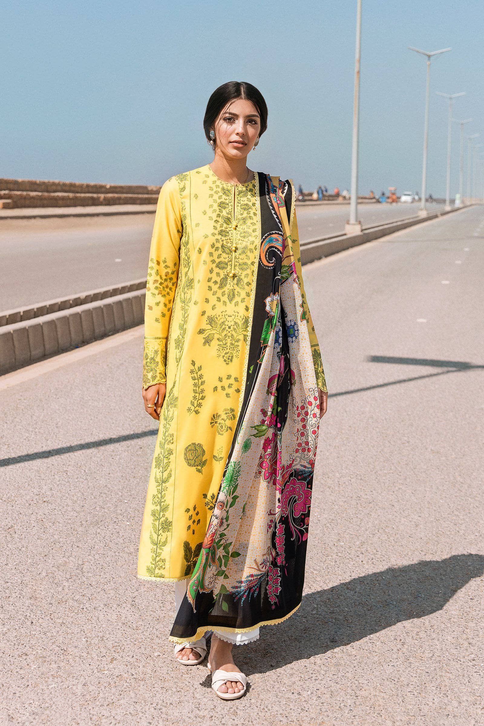 img_zaha_lawn_2021_awwal_boutique