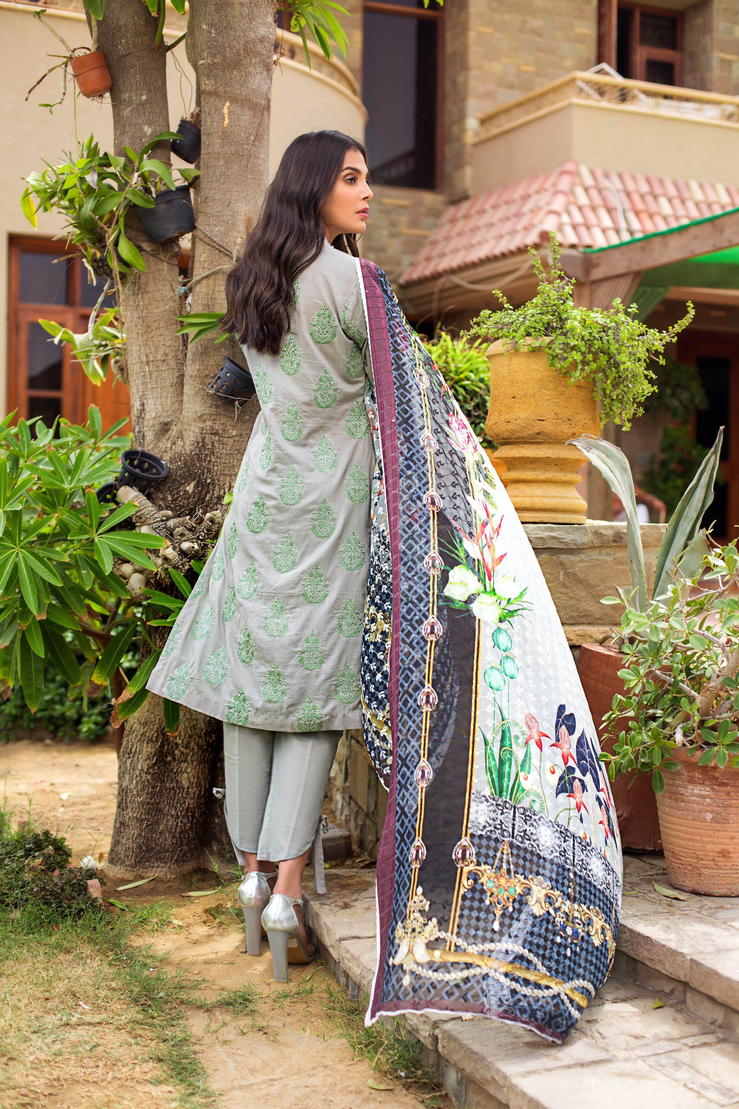 img_kalyan_lawn_awwal_boutique