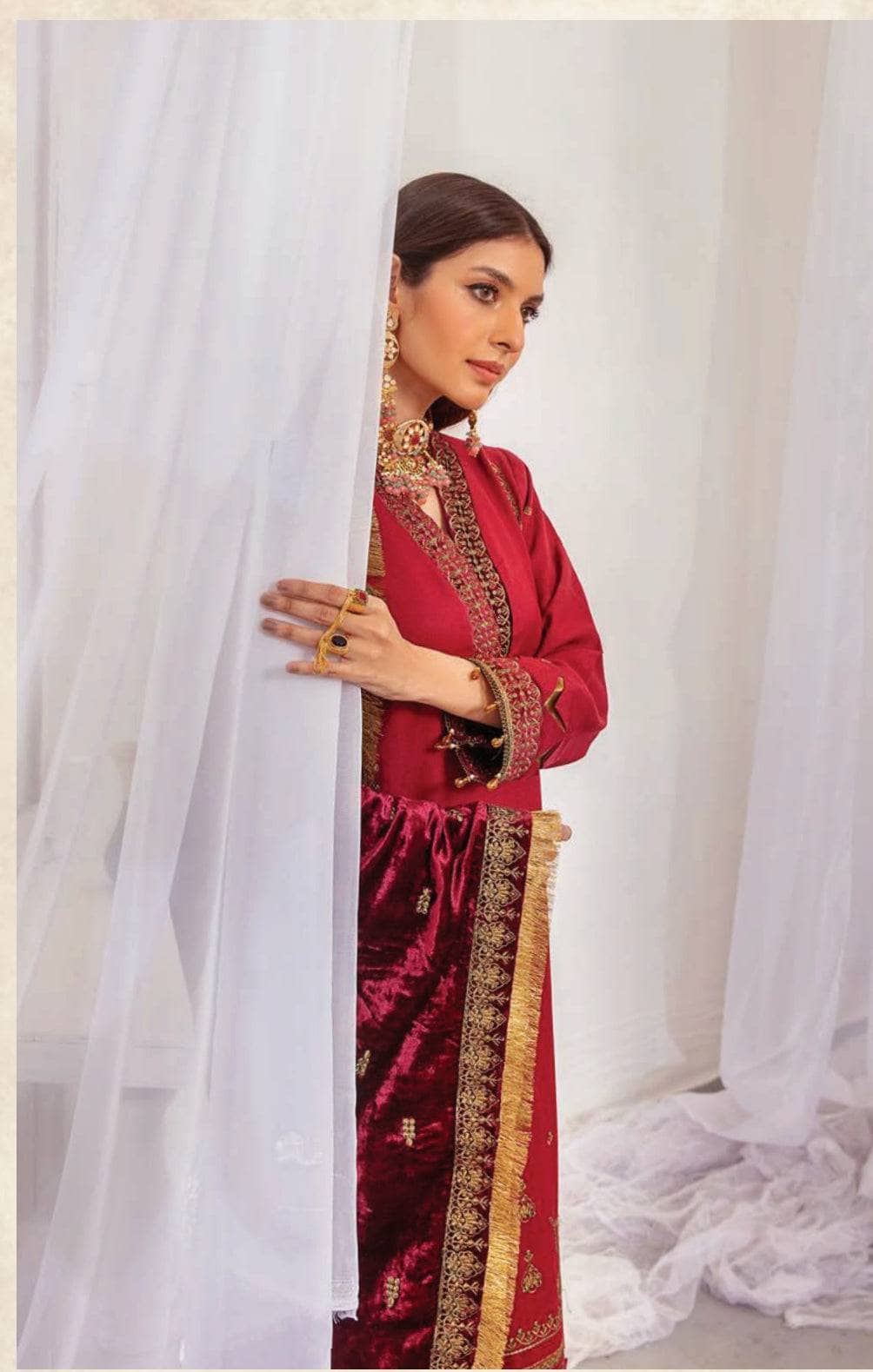 img_lavish_by_panache_velvet_embroidered_shawls_awwal_boutique
