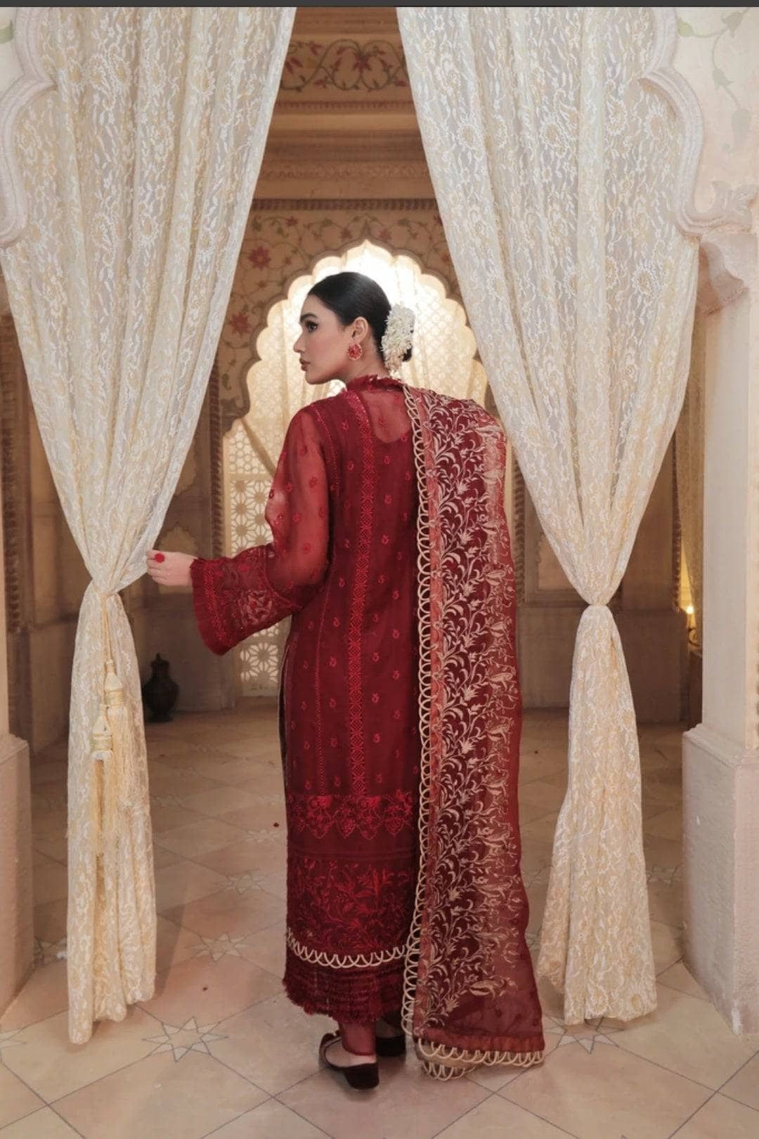img_lsm_lakhani_embroudered_lawn_22_awwal_boutique