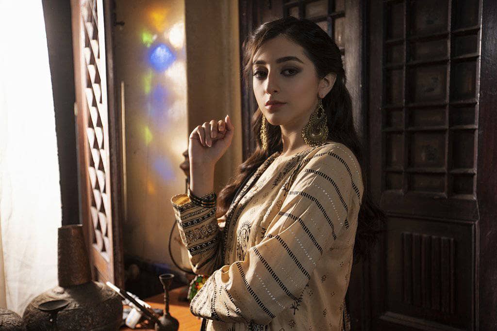 img_lakhani_dareeche_pearl_printed_lawn_2021_awwal_boutique