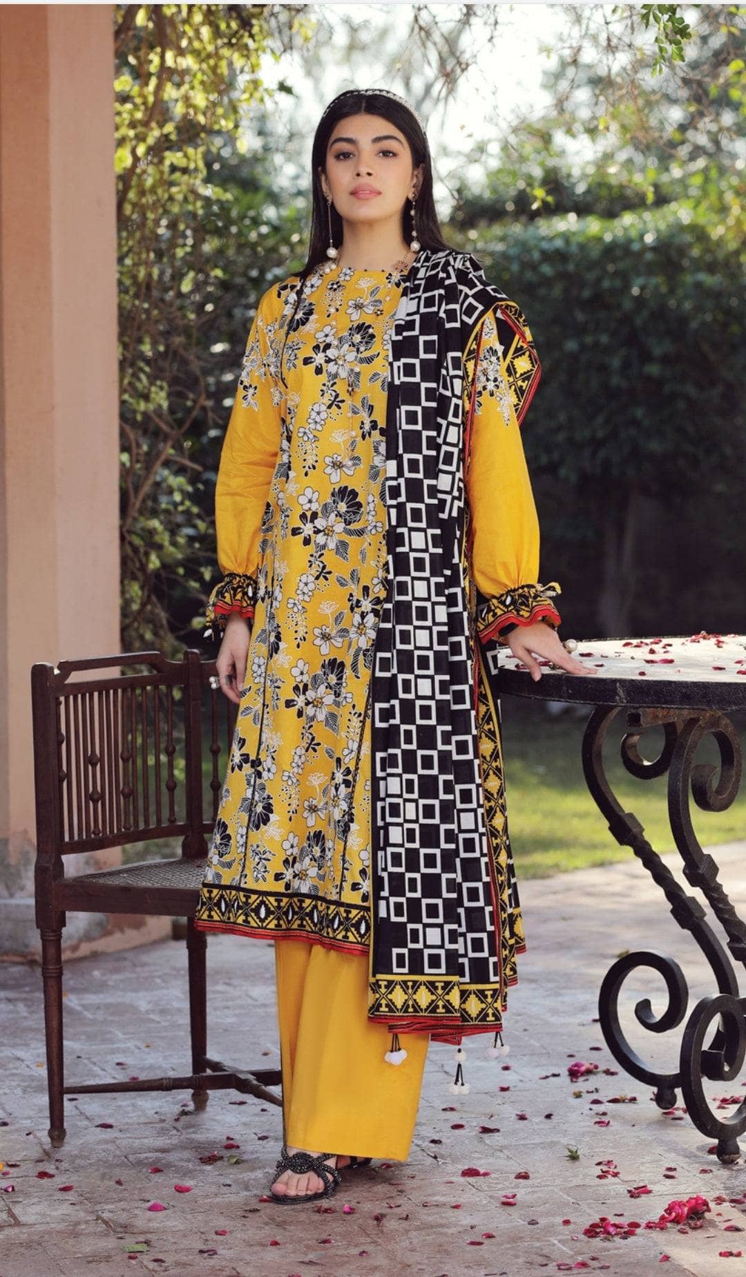 img_lsm_komal_lawn_2022_awwal_boutique