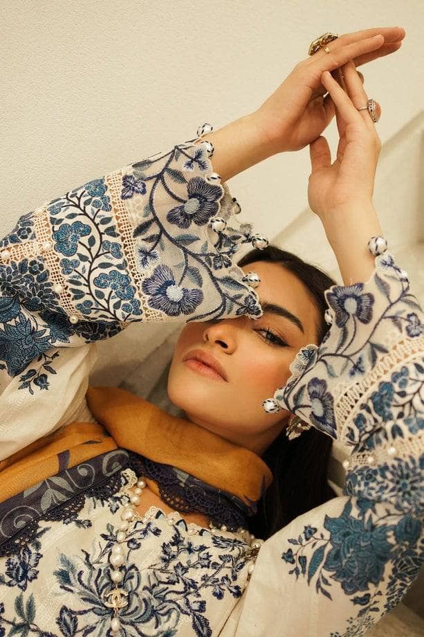 Img_sana_safinaz_muzlin_23_awwal_boutique