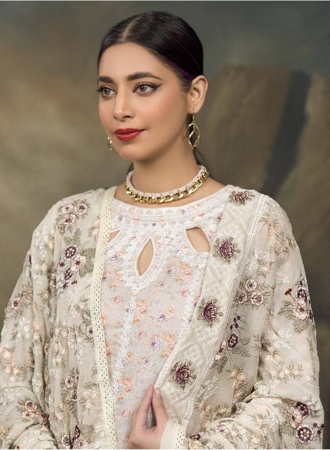 img_manizay_lawn_23_awwal_boutique