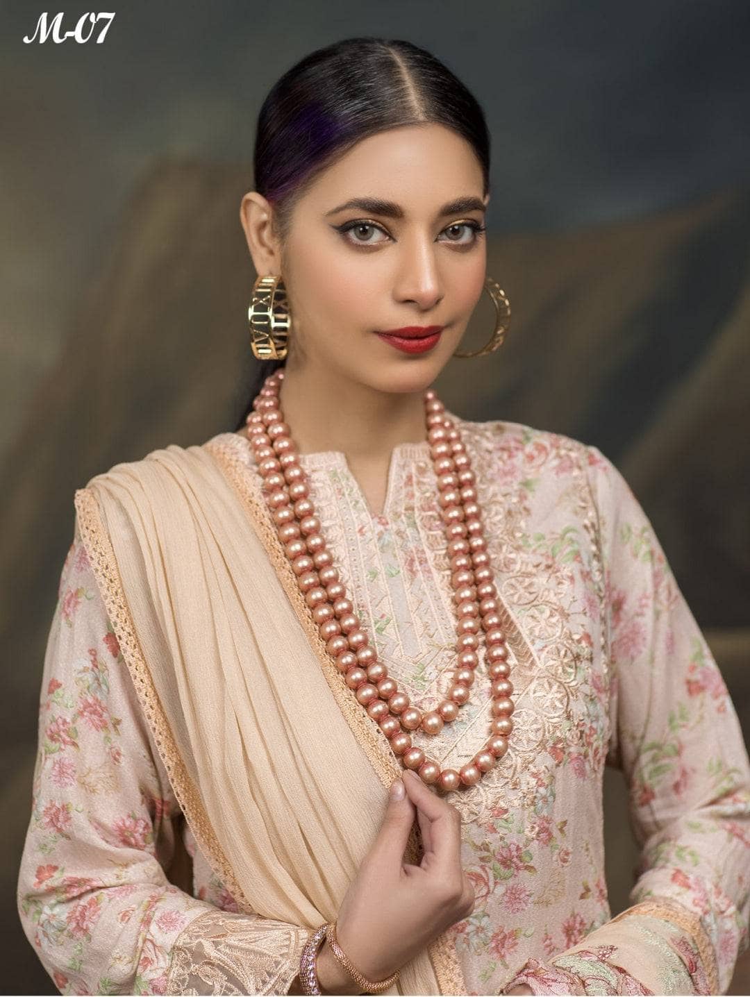 img_manizay_lawn_23_awwal_boutique