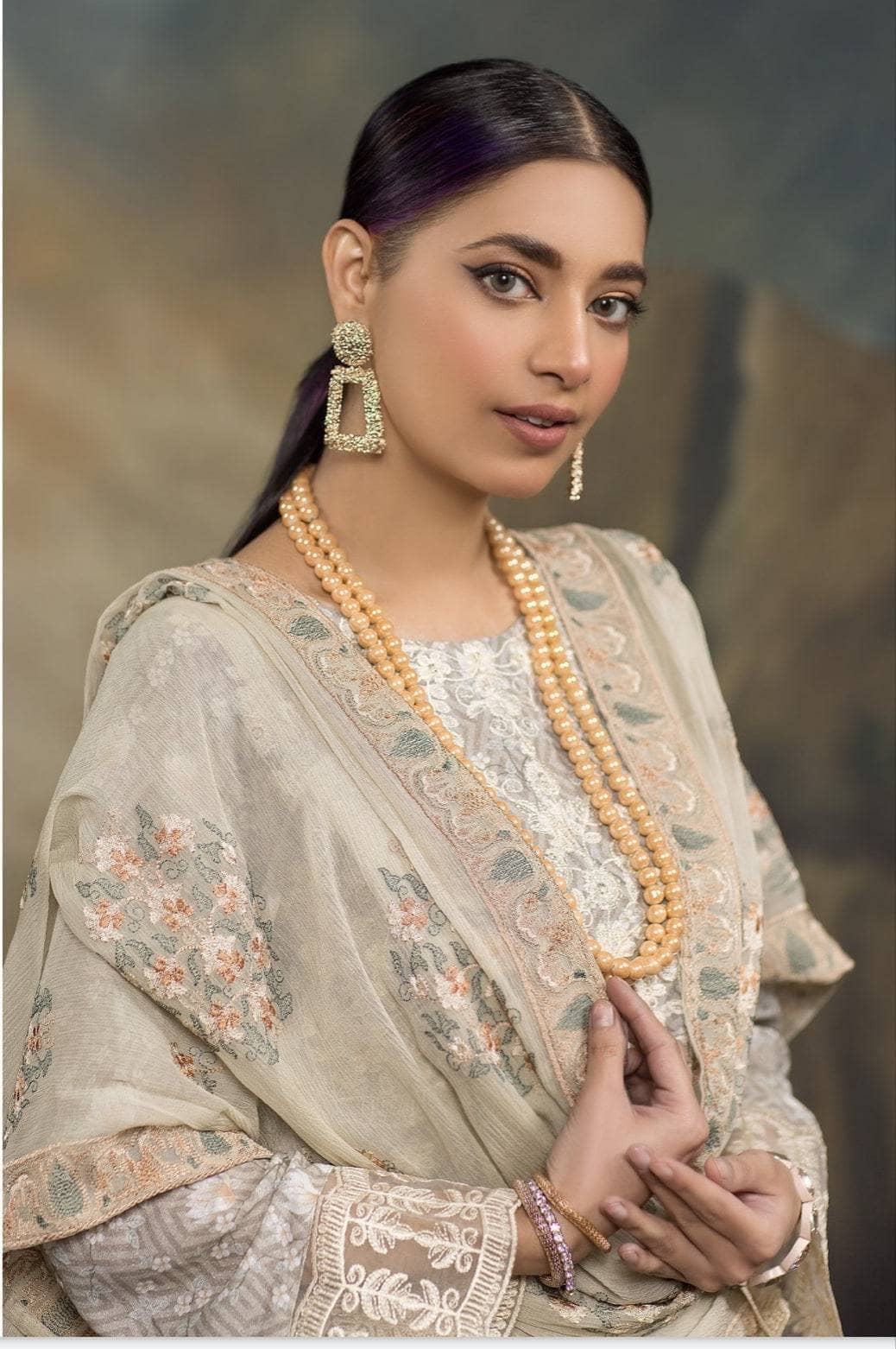 img_manizay_lawn_23_awwal_boutique