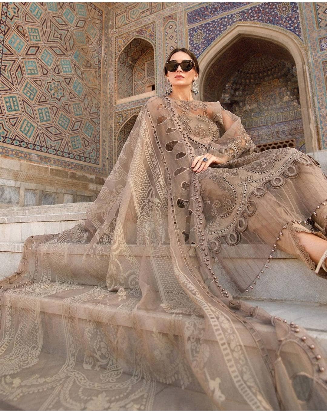 img_maria_b_eid_lawn_23_awwal_boutique