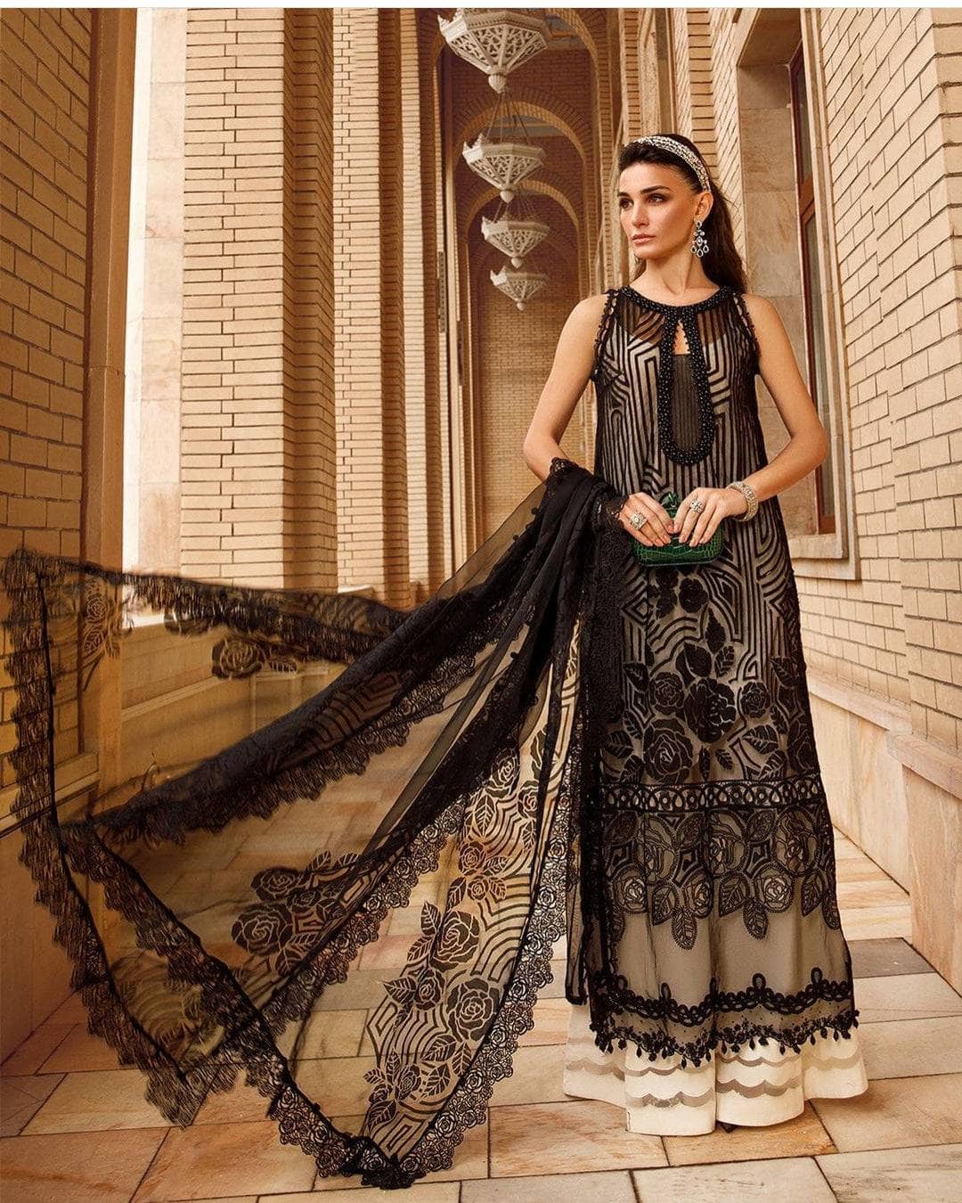 img_maria_b_eid_lawn_23_awwal_boutique