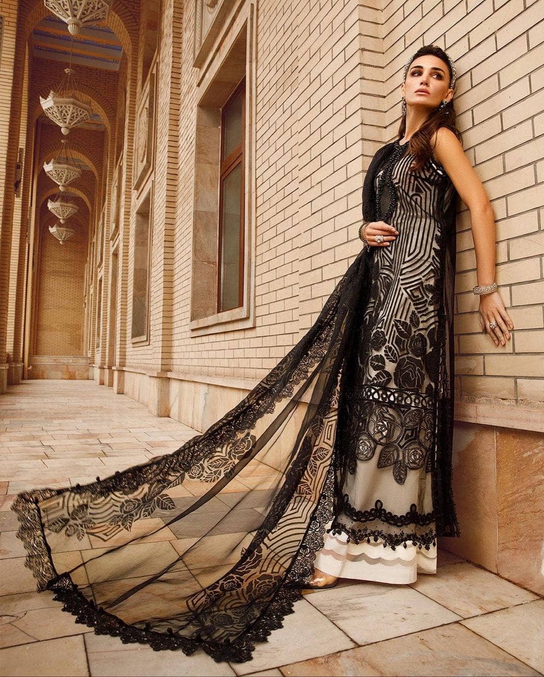 img_maria_b_eid_lawn_23_awwal_boutique