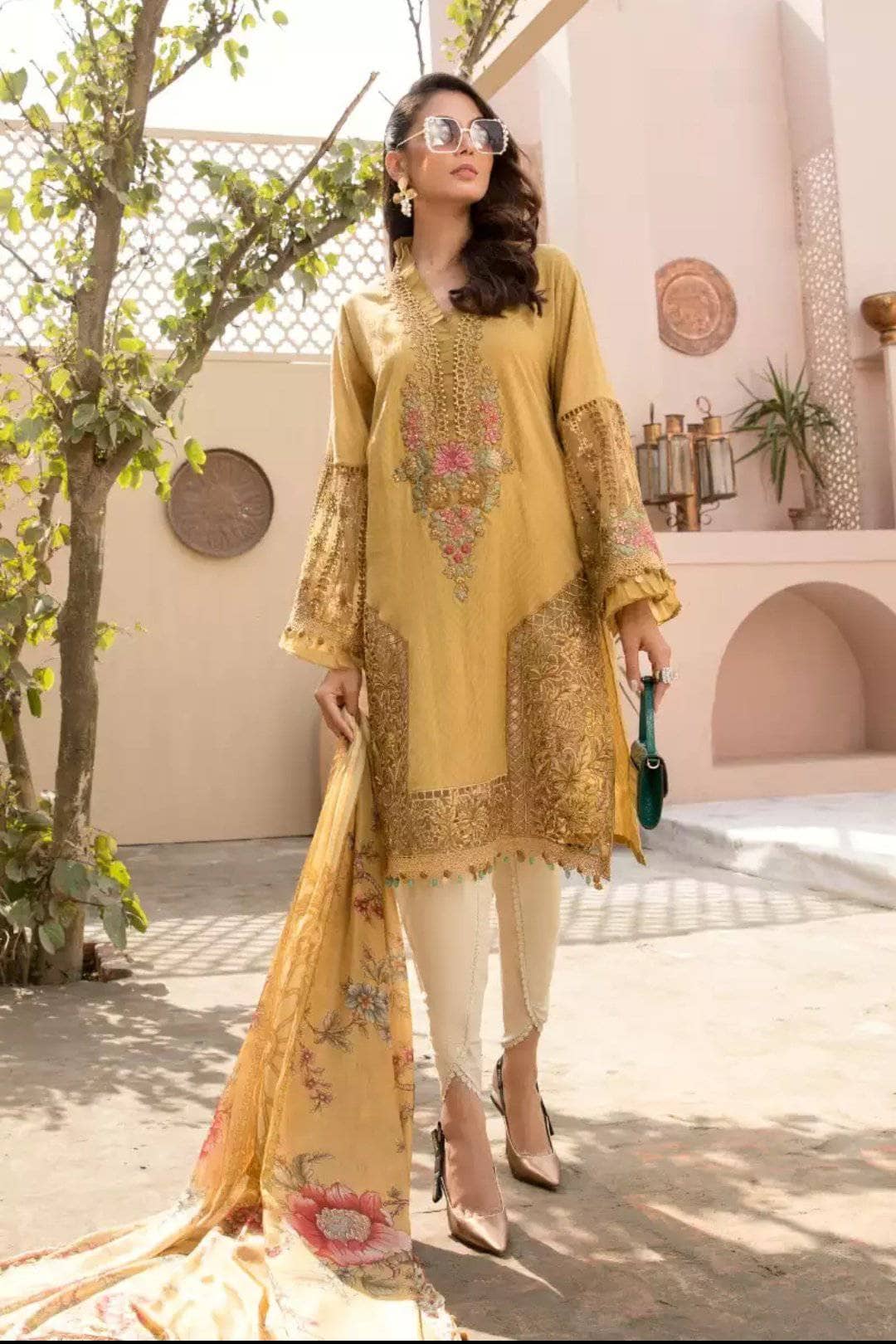 img_maria_b_eid_lawn_2021_awwal_boutique