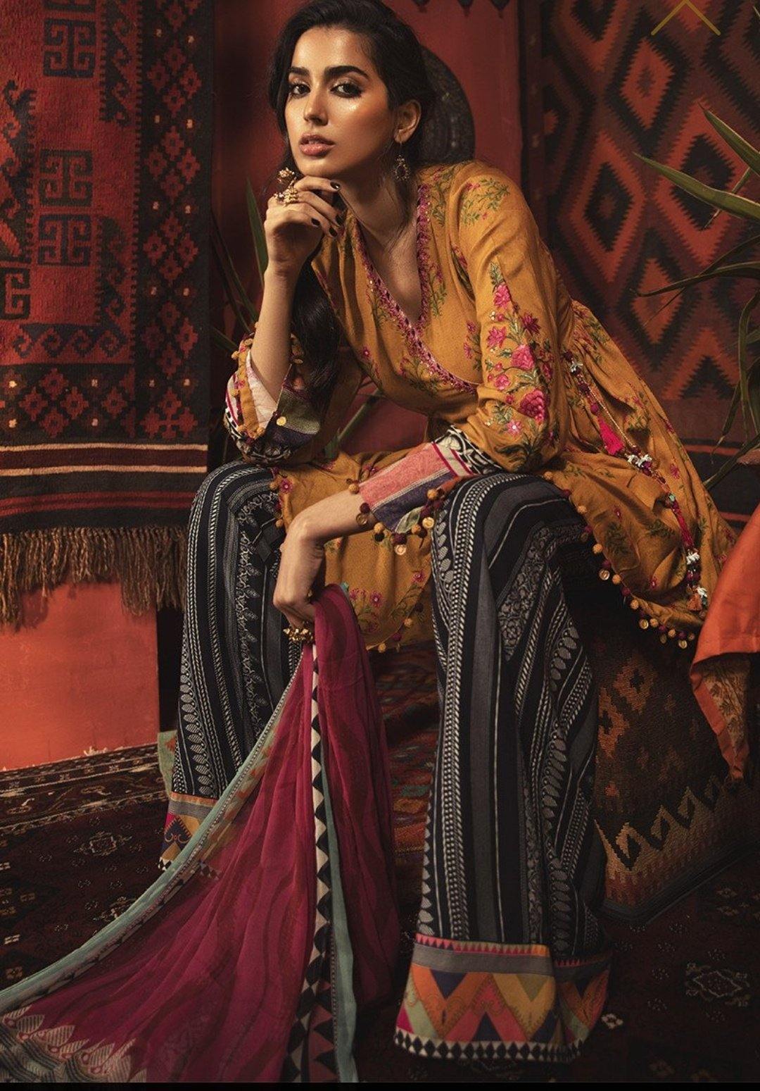 Restocked/Maria B M Prints Fall Winter 2020/Linen/8 A - AWWALBOUTIQUE