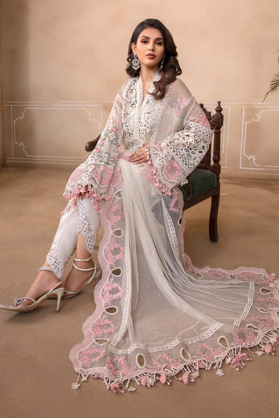 img_maria_b_mbroidered_chiffon_23_awwal_boutique