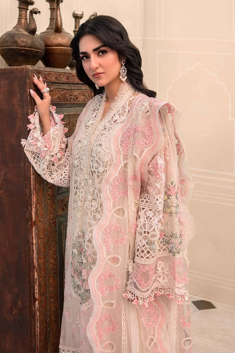 img_maria_b_mbroidered_chiffon_23_awwal_boutique