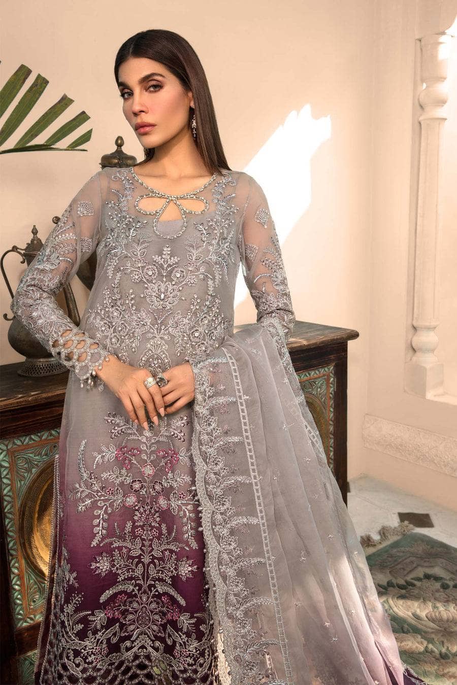 img_maria_b_mbroidered_chiffon_23_awwal_boutique