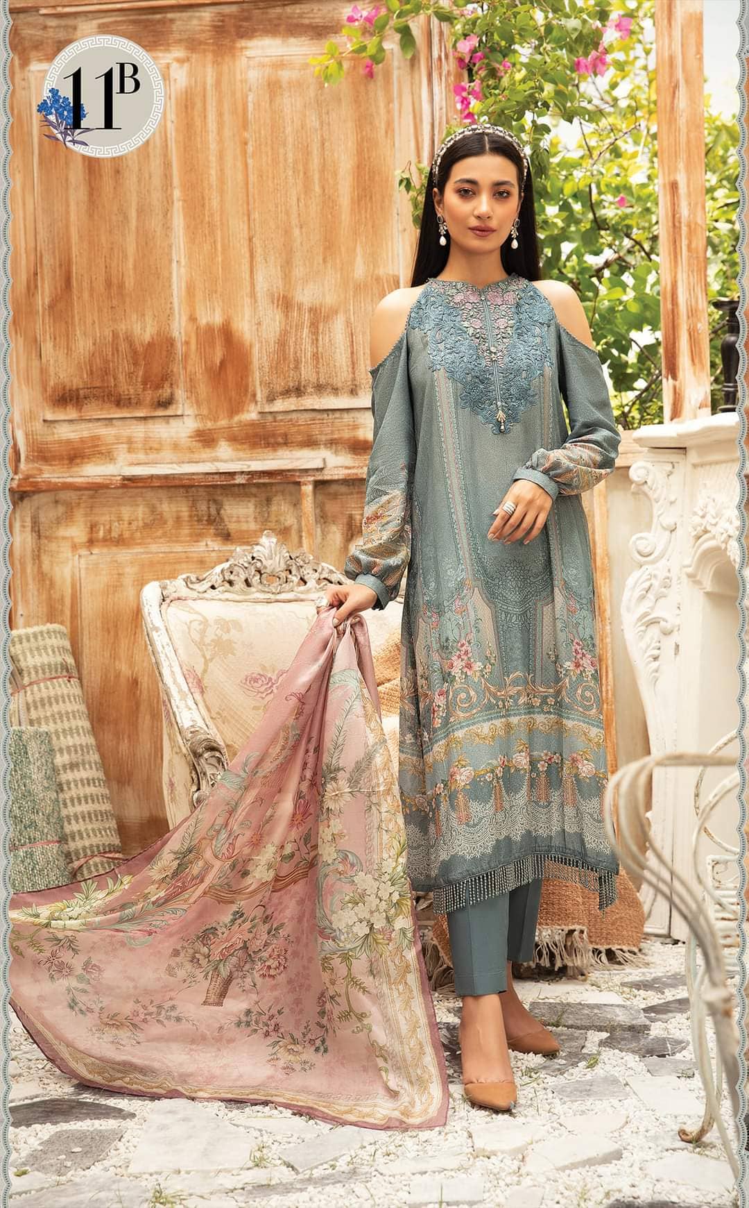 img_maria_b_m_prints_winter_woolen_shawl_awwal_boutique