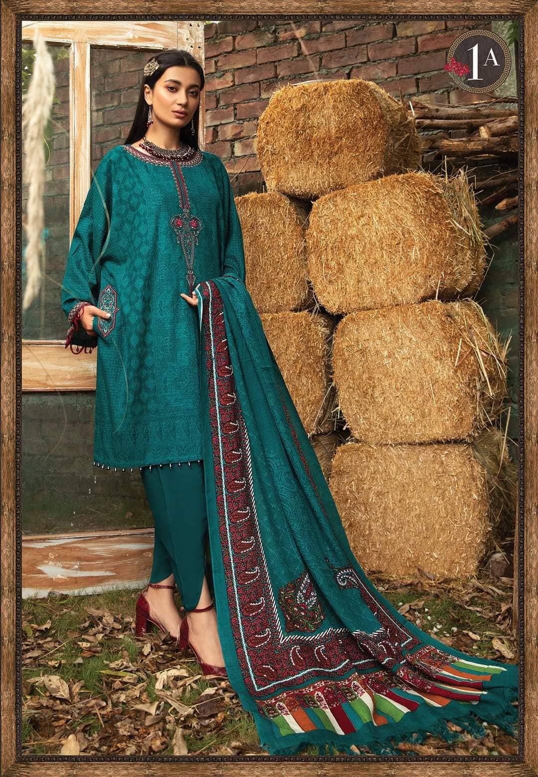 img_maria_b_m_prints_winter_woolen_shawl_awwal_boutique