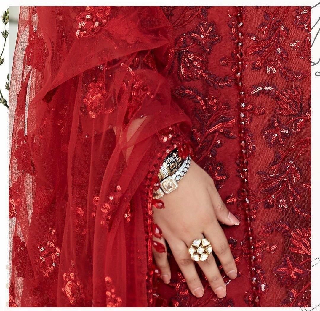 img_maryam_hussain_luxury_formals_chiffon_wedding_awwal_boutique