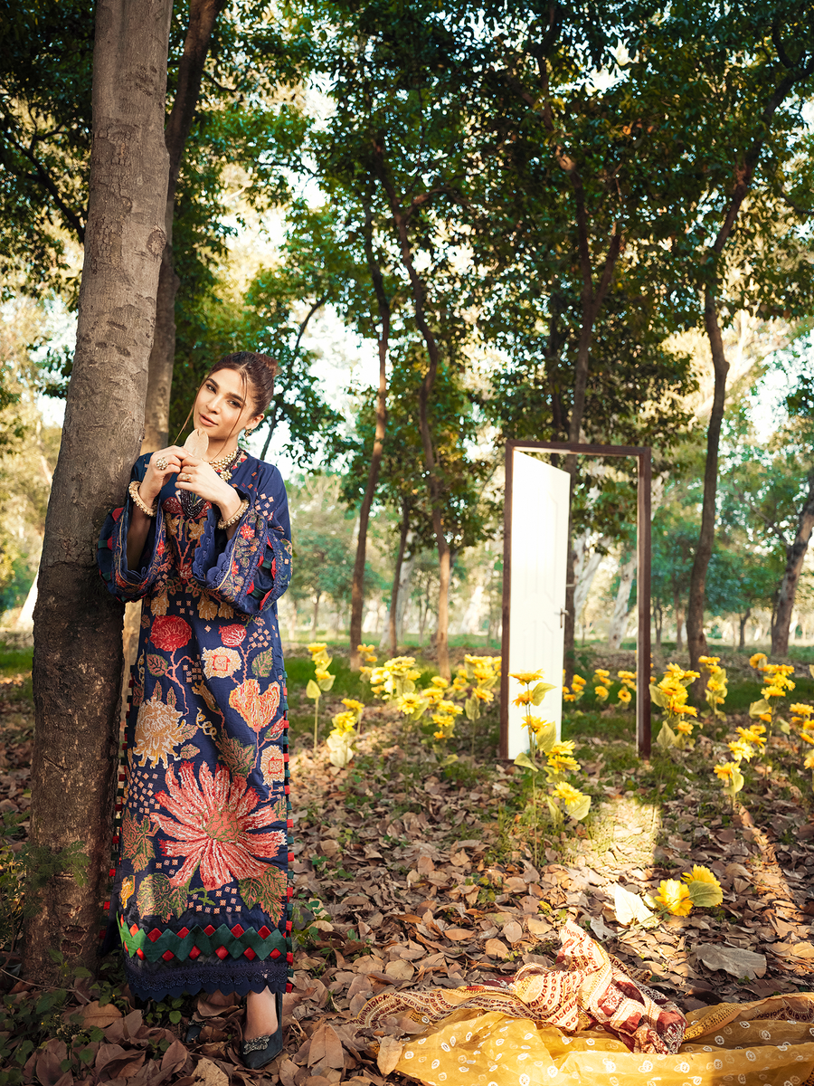 img_maryam_hussain_luxury_lawn_22_awwal_boutique