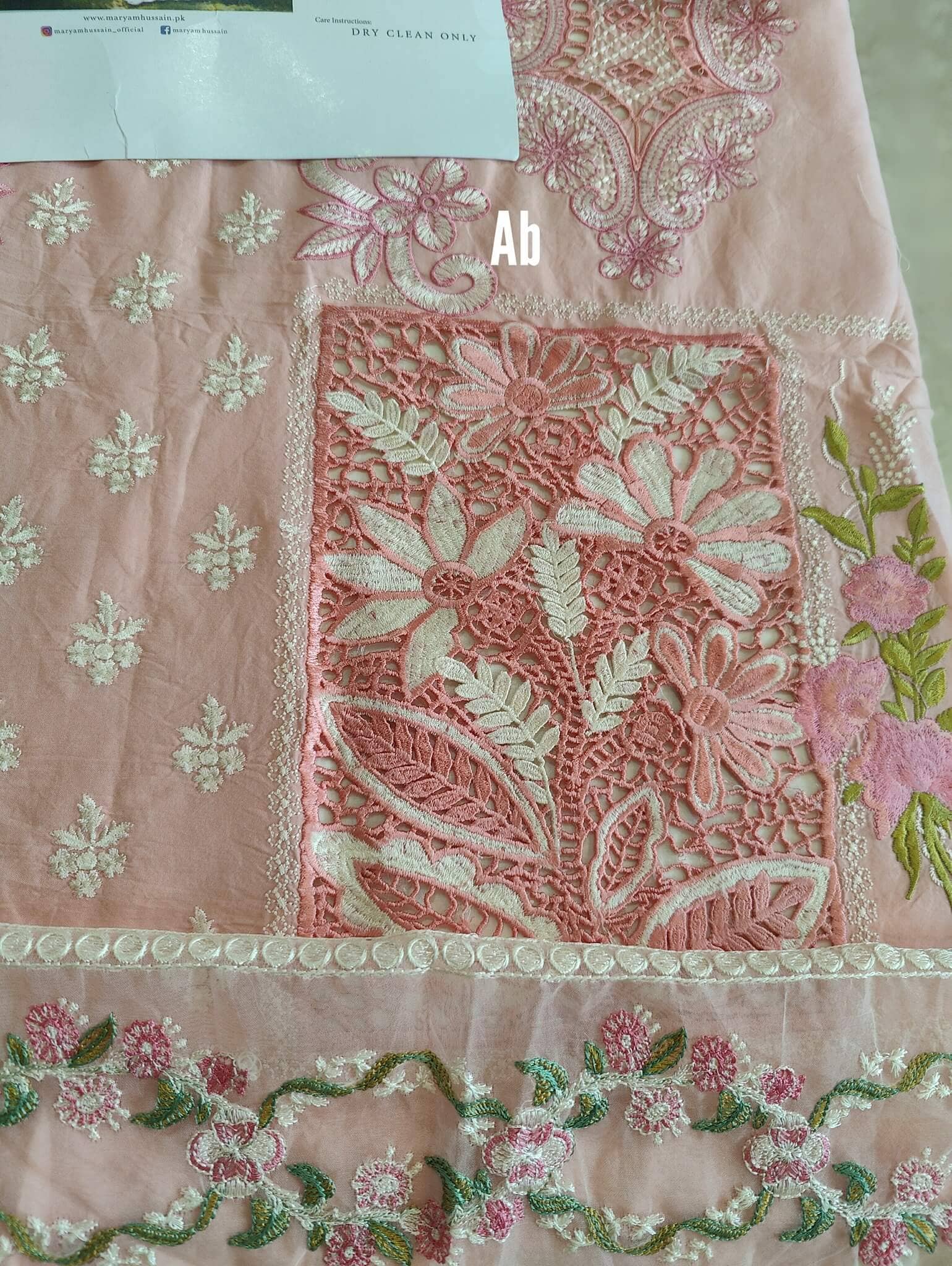 img_maryam_hussain_lawn_22_awwal_boutique