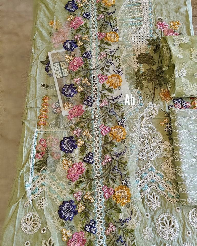 img_open_pic_maryam_hussain_lawn_23_awwal_boutique