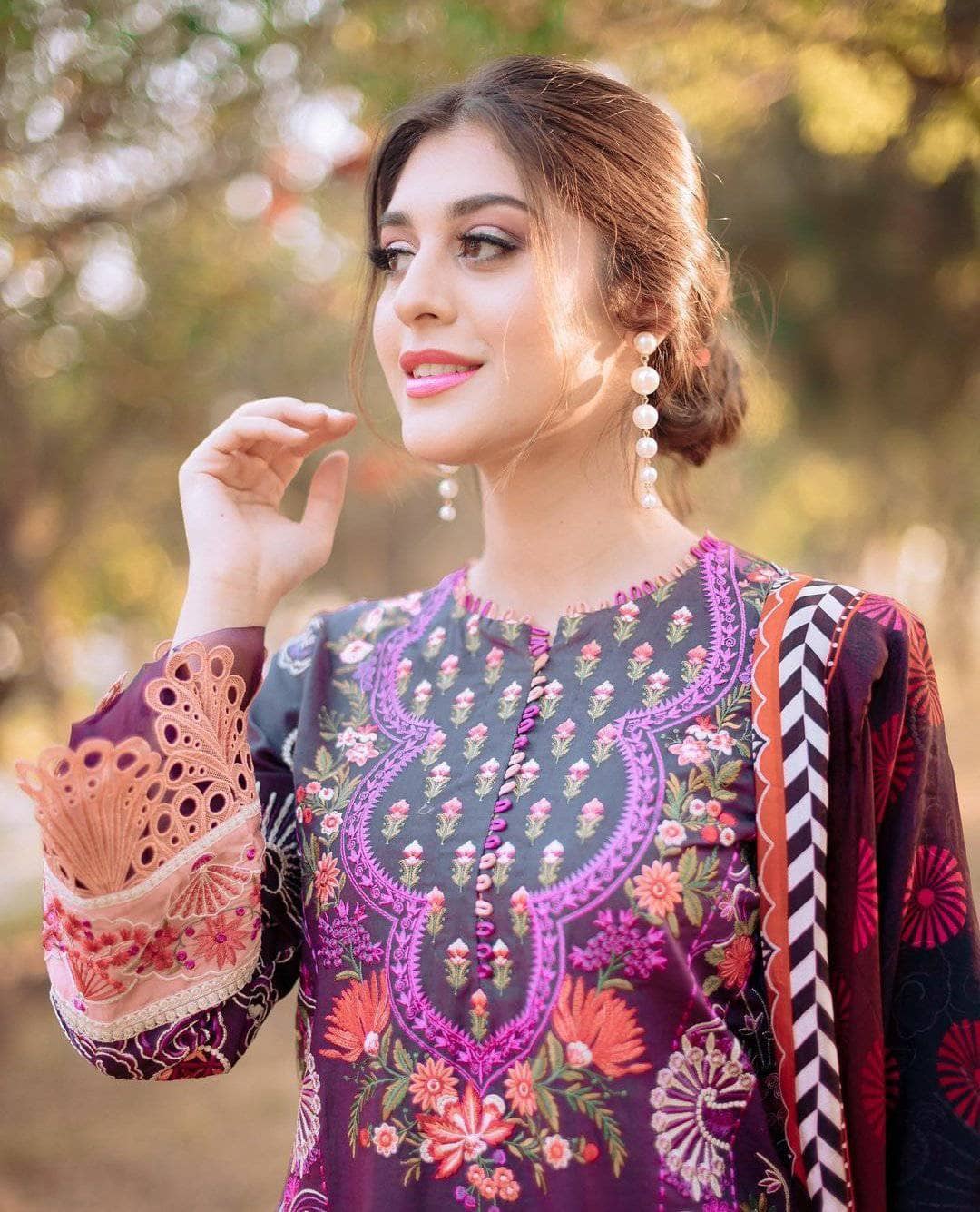img_maryam_hussain_luxury_lawn_2021_awwal_boutique