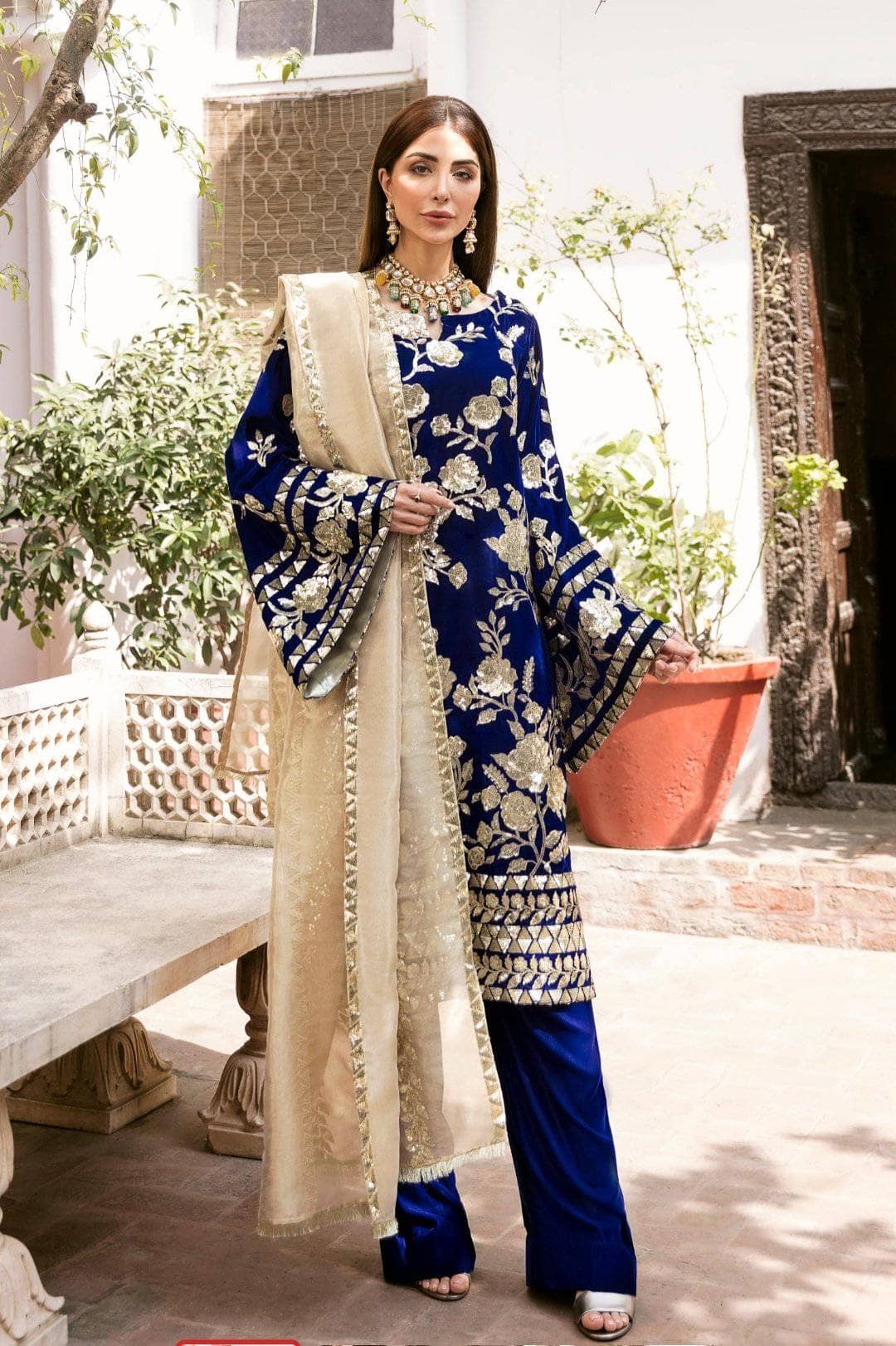 img_maryam_n_mariya_velvet_collection_awwal_boutique