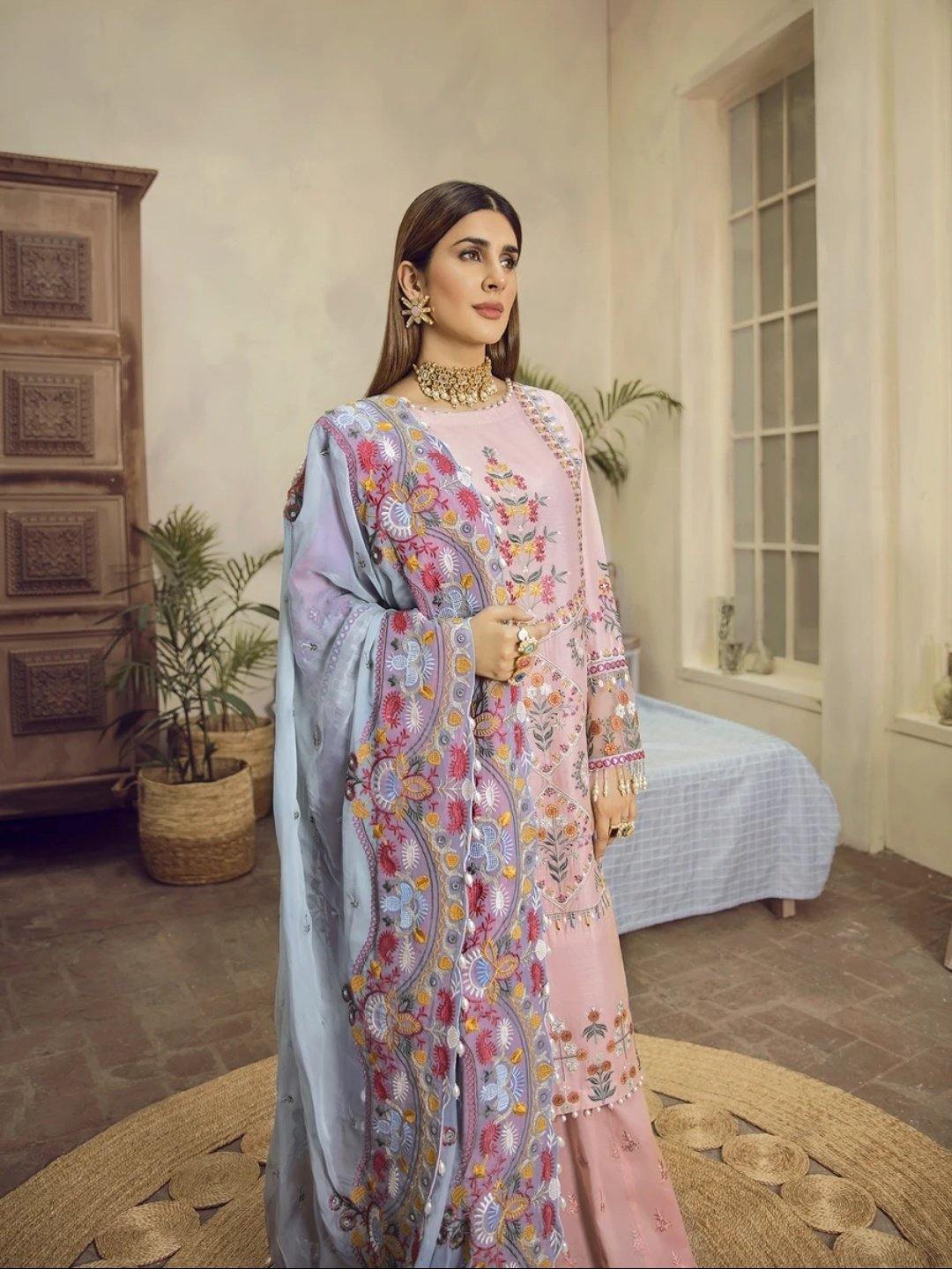 img_maryam_hussain_lawn_collection_awwal_boutique