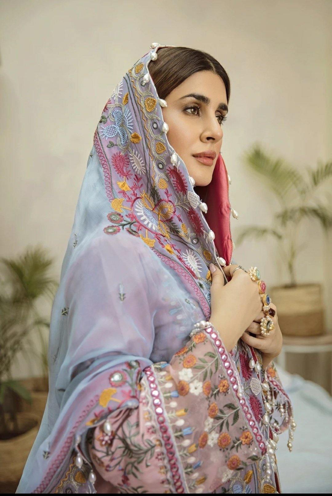 img_maryam_hussain_lawn_collection_awwal_boutique